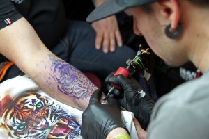 Tattoo mangelhaft – Tätowierer muss Gelegenheit zur Nachbesserung erhalten