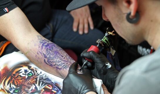 Tattoo mangelhaft – Tätowierer muss Gelegenheit zur Nachbesserung erhalten